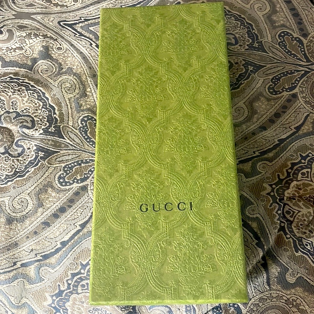 Alim gucci box for sandals/flipflips